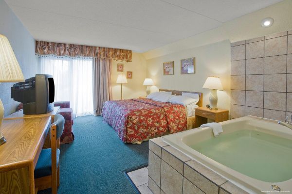 Broadview Inn and Suites (Galesburg)